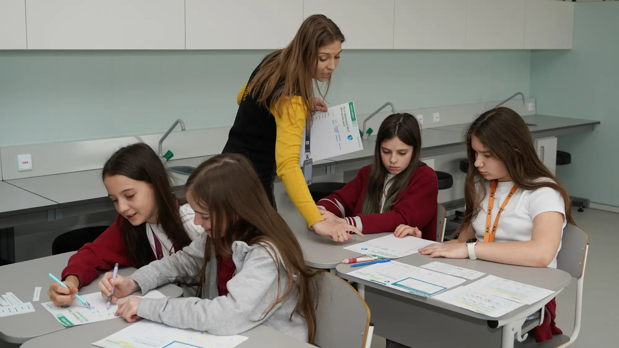 Гуманна освіта в українських школах: завантажуйте оновлені матеріали з грифом МОН